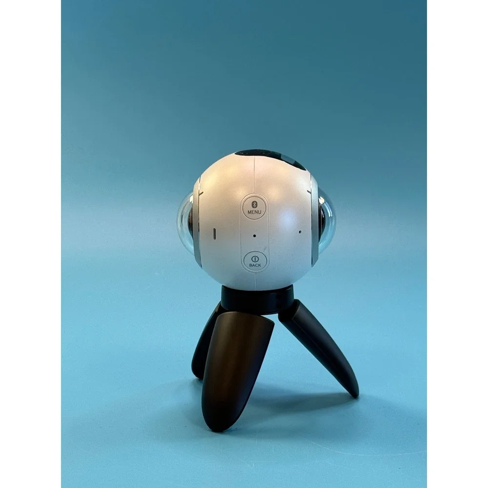 Samsung Gear 360 SM-C200 360° VR Camera Dual Lens 15MP Used w/ Tripod No microSD